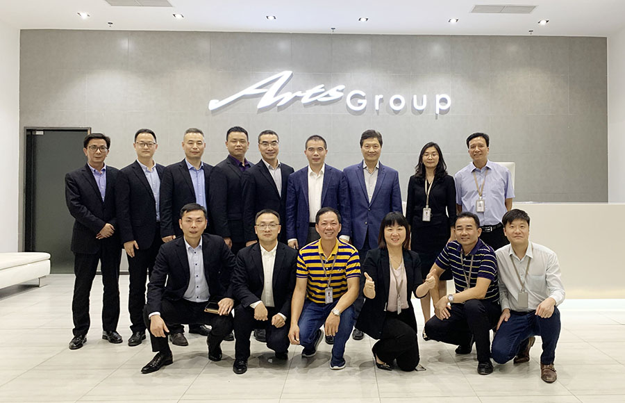 為改變世界對中國企業(yè)認(rèn)知貢獻(xiàn)積極力量--香港雅視光學(xué)集團參觀學(xué)習(xí)